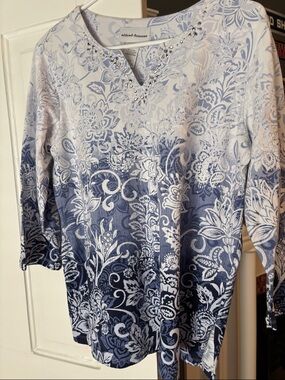 Alfred Dunner Blue & White Floral Long Sleeve Knit Top